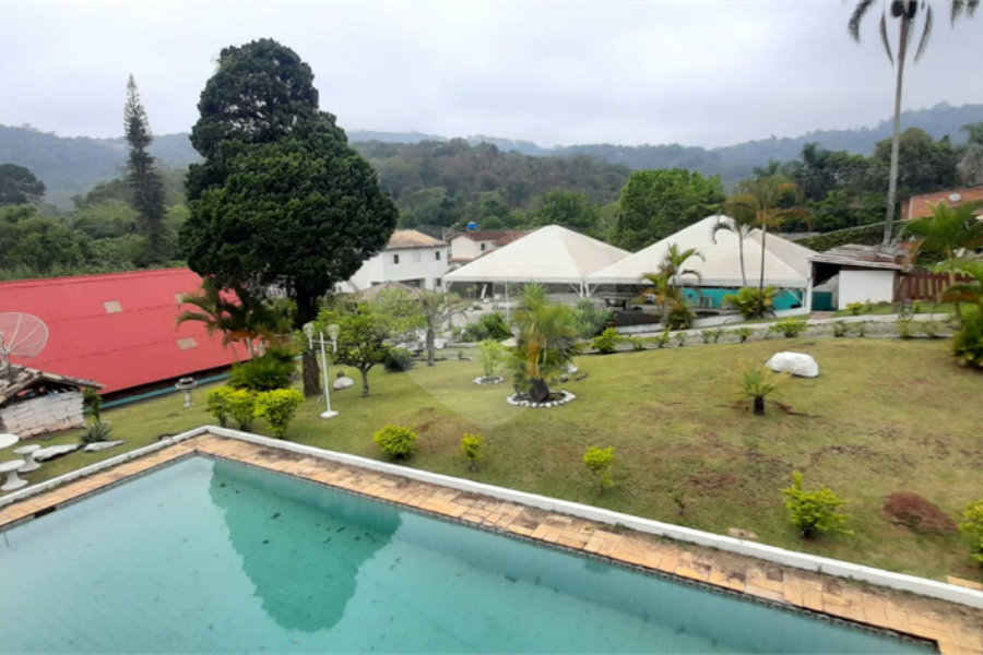 Casa Térrea à venda com 5 quartos, sendo 3 suítes, em Serra da Cantareira, Mairiporã, SP