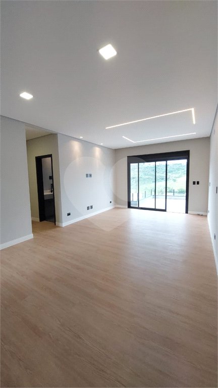 Casa à venda com 5 suítes no condomínio Figueira Garden, Atibaia - SP