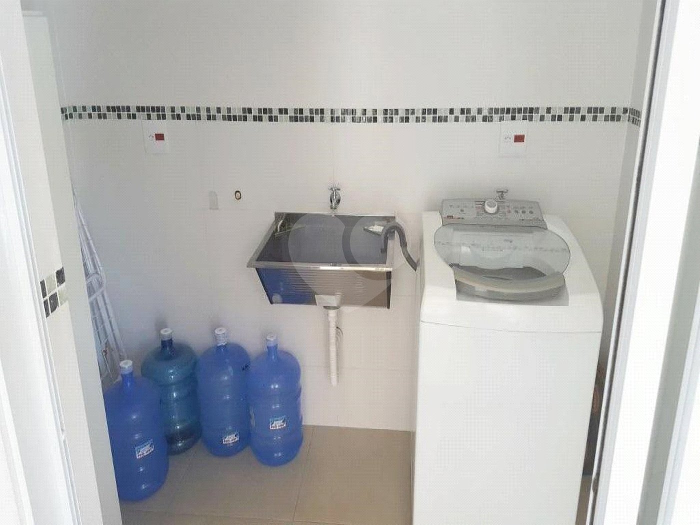 Casa à venda com 4 quartos, sendo 2 suítes, no condomínio Village Ipanema, Araçoiaba da Serra - SP