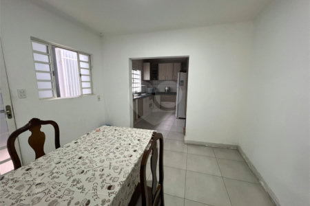 Sobrado à venda com 3 quartos, sendo 1 suíte, em Lopes de Oliveira, Sorocaba, SP