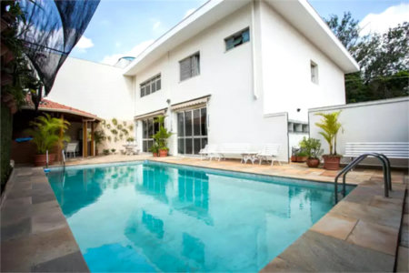 Casa à venda com 3 suítes no condomínio Praça Coronel Fernandes de Lima,47, São Paulo - SP