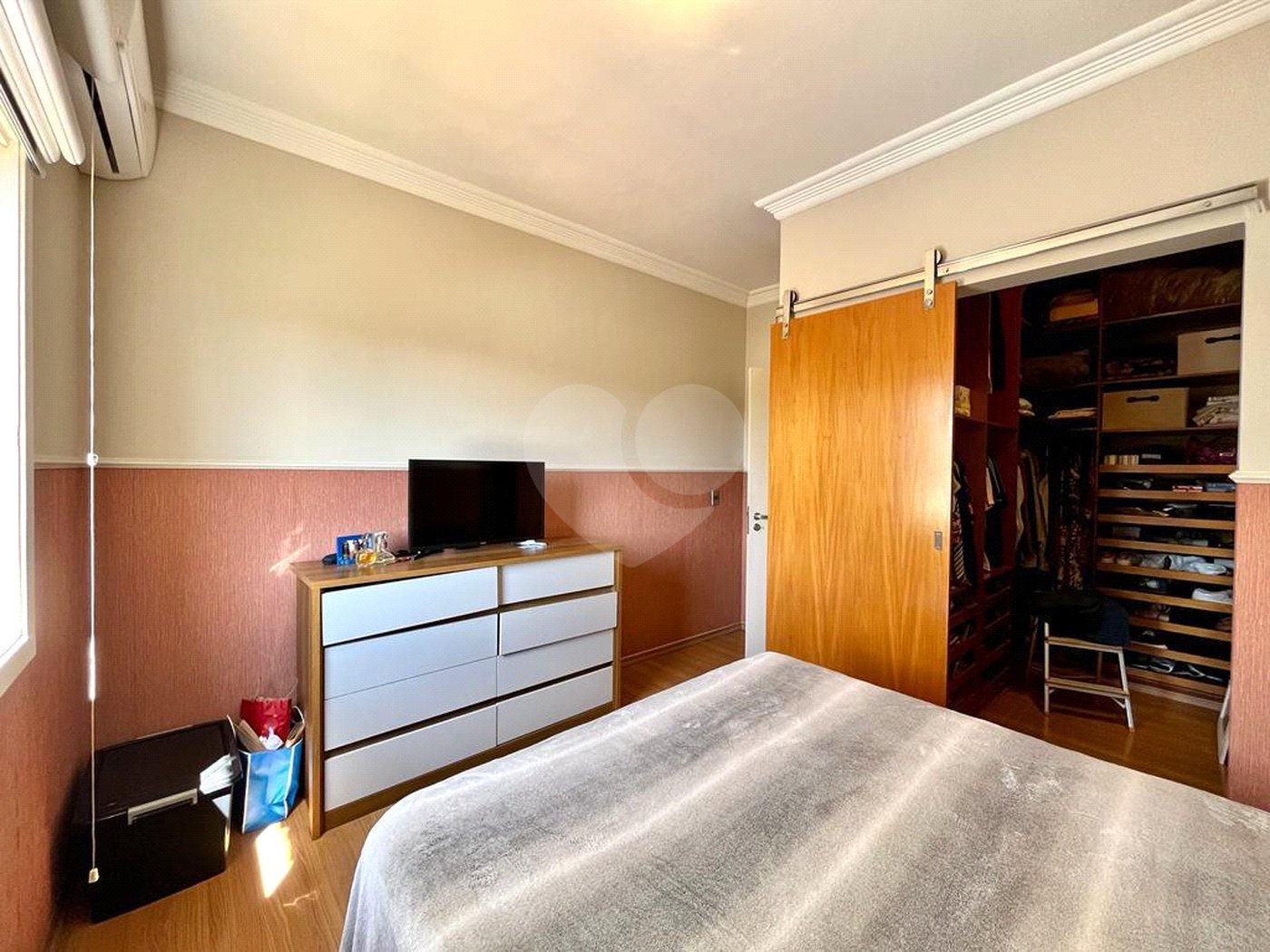 Casa à venda com 5 quartos, sendo 3 suítes, no condomínio Santa Teresa 1, Vinhedo - SP