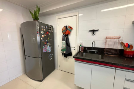 Apartamento à venda com 3 quartos, sendo 1 suíte,  em Santo Amaro, São Paulo, SP