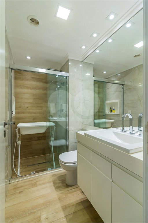 Apartamento à venda com 3 suítes em Vila Gumercindo, São Paulo, SP