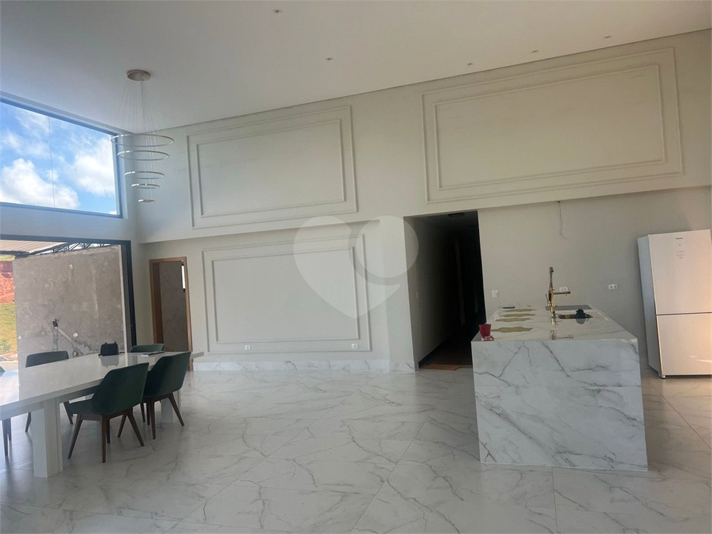 Casa à venda com 3 quartos, sendo 2 suítes,  no condomínio Residencial Alto da Floresta, Bom Jesus dos Perdões - SP