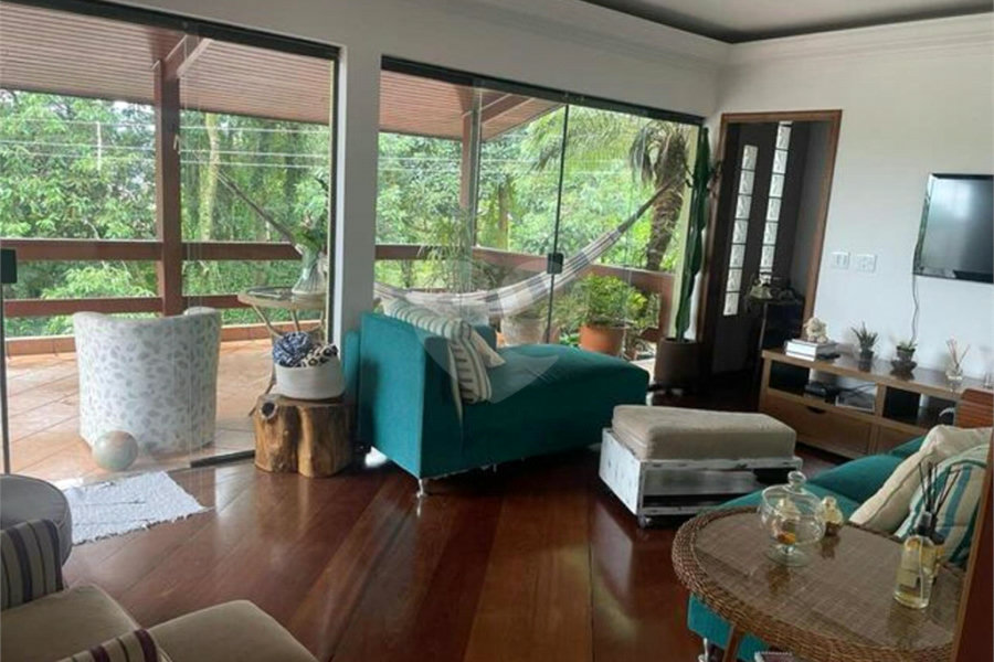 Casa à venda com 3 quartos, sendo 1 suíte, no condomínio Clube de Campo Mairiporã, Mairiporã - SP