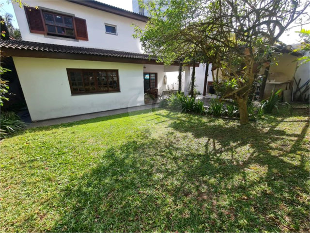 Sobrado à venda com 4 quartos, sendo 1 suíte,  em Granja Julieta, São Paulo, SP