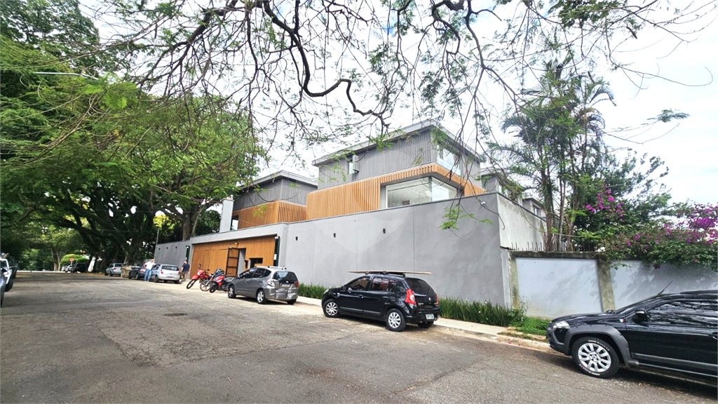 Casa à venda com 4 suítes no condomínio Plm 875, São Paulo - SP