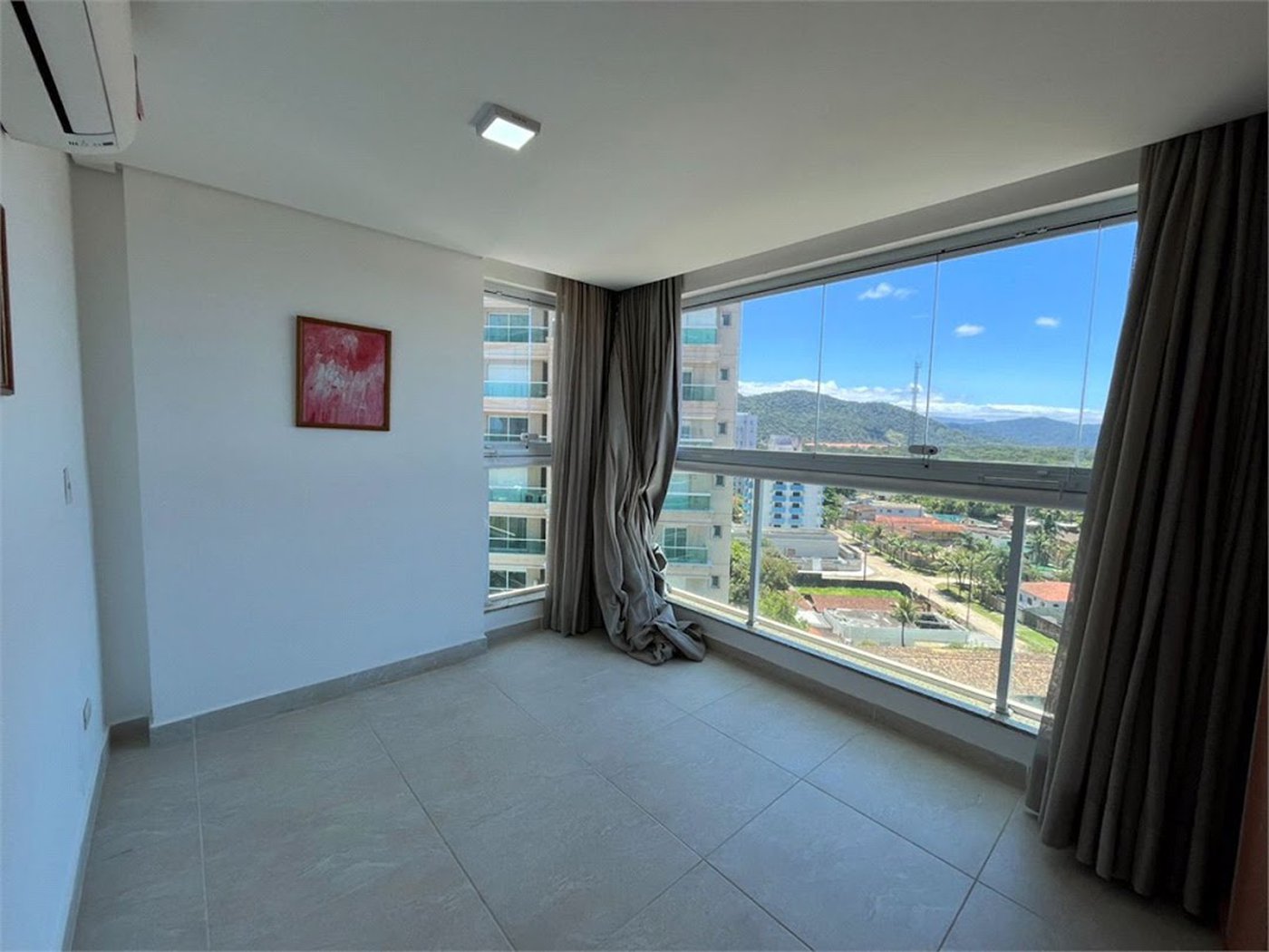 Apartamento com 2 dormitórios à venda, 69 m² por R$ 670.000,00 - Jardim Virgínia - Guarujá/SP
