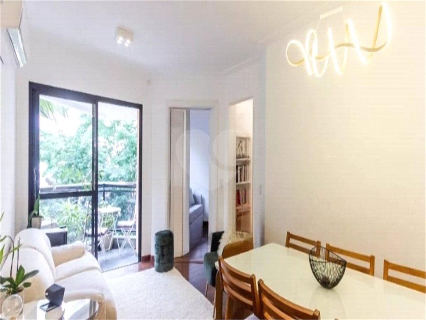 Apartamento à venda com 2 quartos, sendo 1 suíte, em Moema, São Paulo, SP