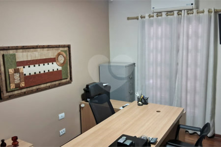 Sobrado à venda com 4 quartos, sendo 2 suítes, em Jardim Quisisana, Poços de Caldas, MG