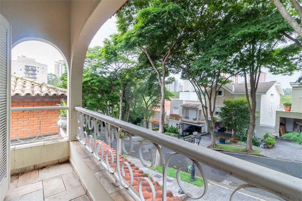 Casa à venda com 4 quartos, sendo 2 suítes,  no condomínio Vila das Flores, São Paulo - SP
