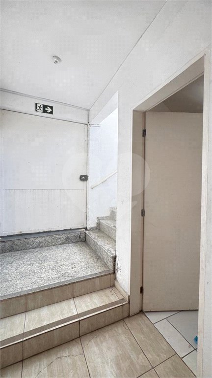 Prédio para alugar no Centro, Poá, SP
