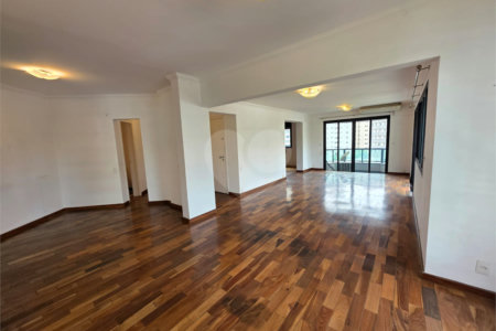 Apartamento à venda com 3 suítes em Vila Uberabinha, São Paulo, SP