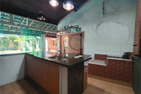 Casa Térrea à venda com 4 quartos, sendo 1 suíte, em Vila Mazzei, Itapetininga, SP
