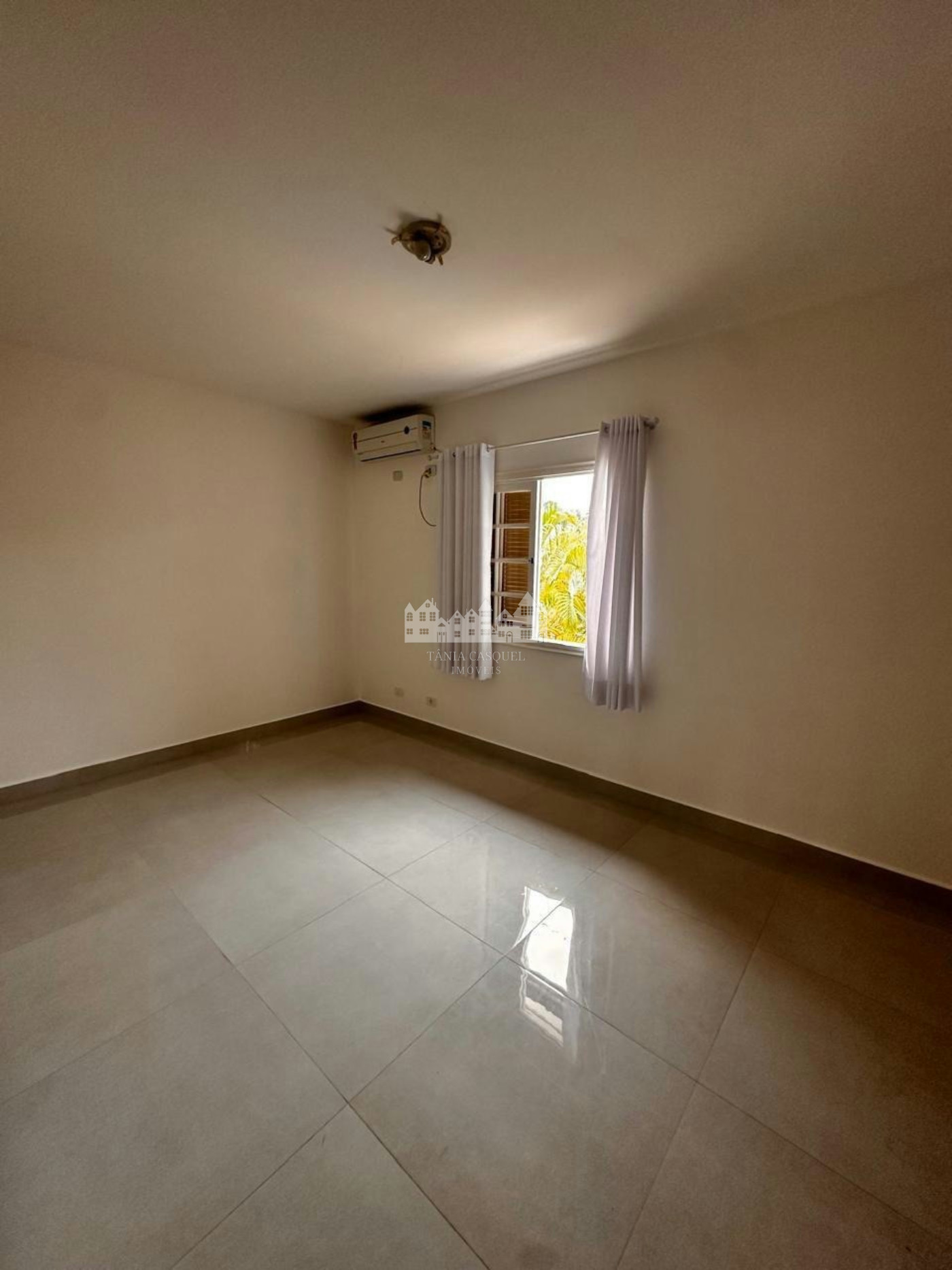 Casa para alugar com 3 suítes em Vila Santista, Atibaia, SP
