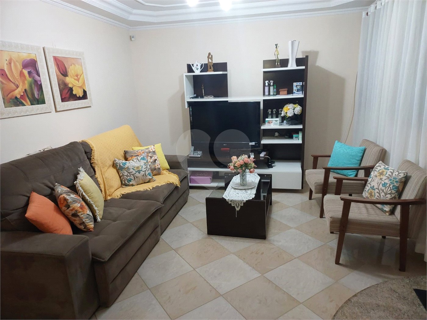 Casa à venda com 2 quartos, sendo 1 suíte, em Vila Maria de Maggi, Suzano, SP