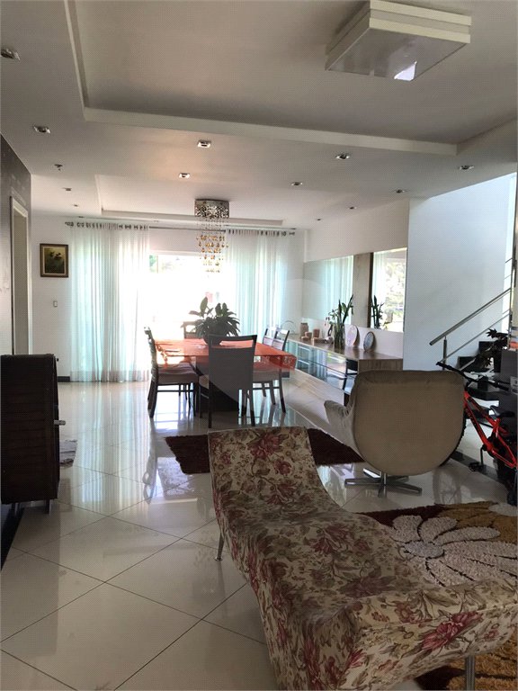 Casa à venda com 4 suítes no condomínio Aruã, Mogi das Cruzes - SP