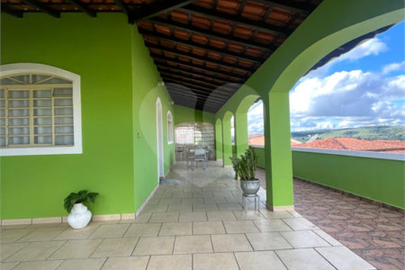 Casa à venda com 2 quartos, sendo 1 suíte, no Centro, Sarapuí, SP
