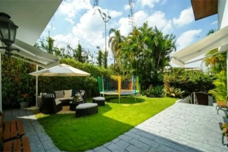 Casa à venda com 5 quartos, sendo 2 suítes, em Jardim Everest, São Paulo, SP