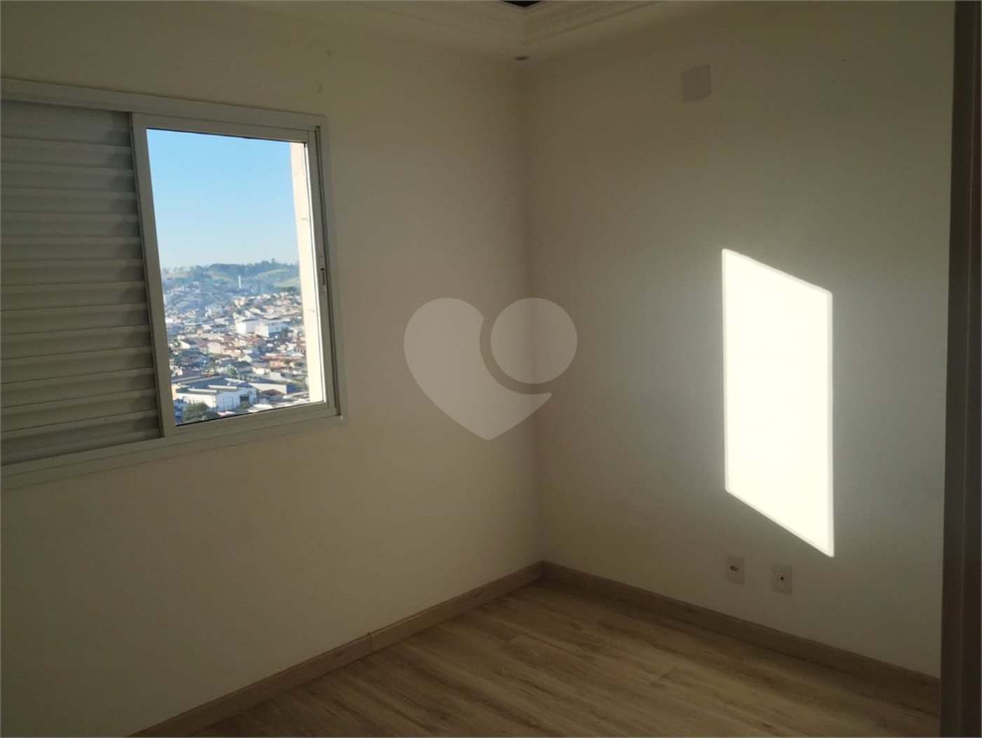 Apartamento à venda com 3 quartos, sendo 1 suíte,  em Vila Suissa, Mogi das Cruzes, SP