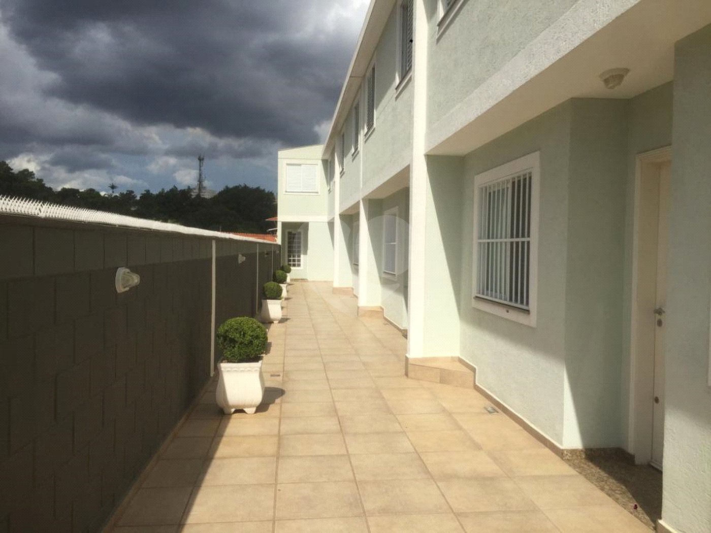 Casa à venda com 3 quartos, sendo 1 suíte, no condomínio Morada do Horto, São Paulo - SP