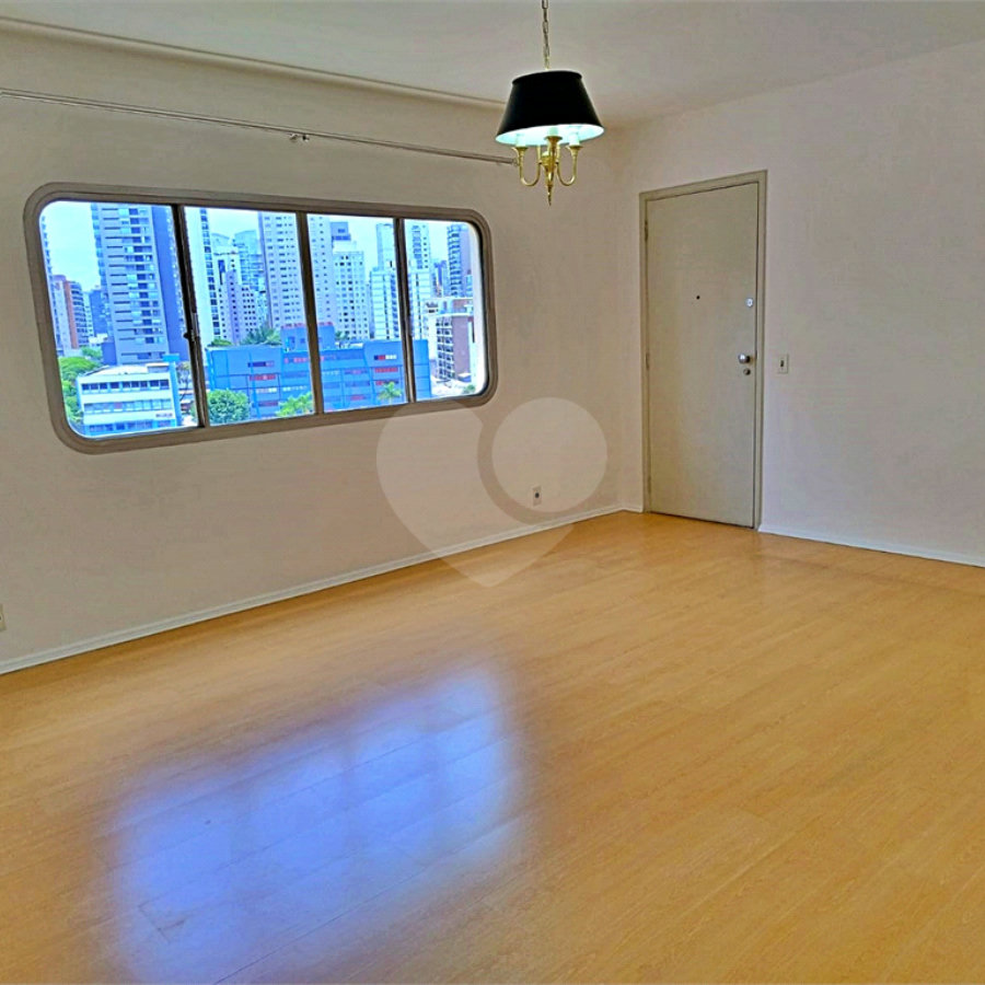 Apartamento à venda com 3 quartos, sendo 1 suíte, em Vila Olímpia, São Paulo, SP