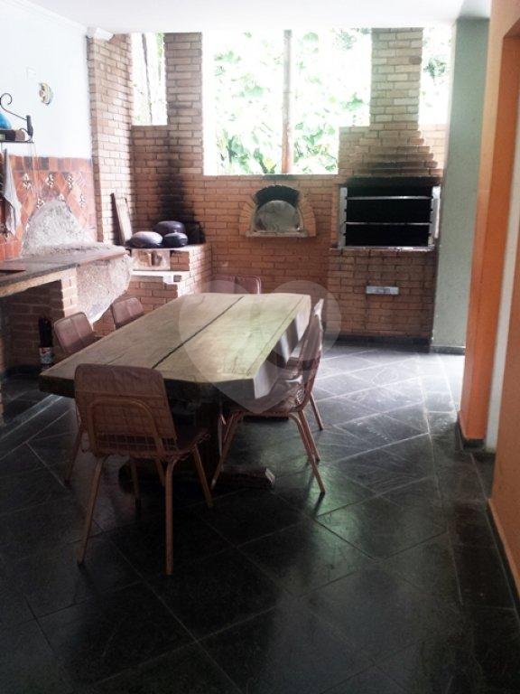 Casa à venda ou para alugar com 4 quartos, sendo 1 suíte, no condomínio Estrada Armando Barbosa ,6300, Mairiporã - SP