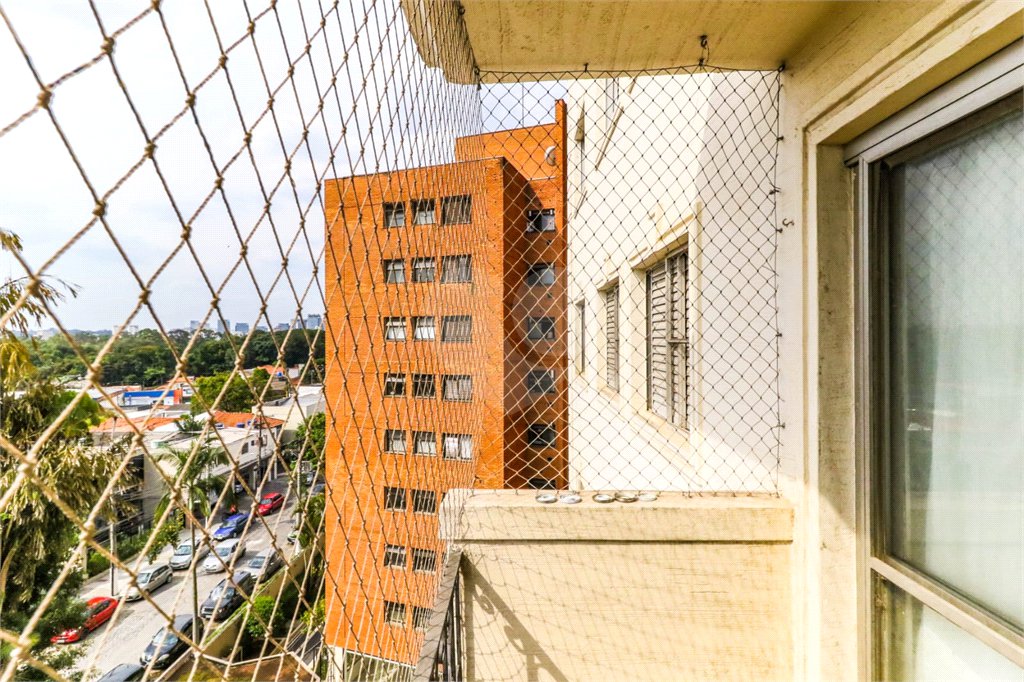Apartamento à venda com 3 quartos, sendo 1 suíte, em Santo Amaro, São Paulo, SP