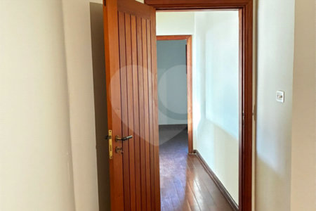 Sobrado para alugar com 4 quartos, sendo 2 suítes,  no Centro, Três Lagoas, MS