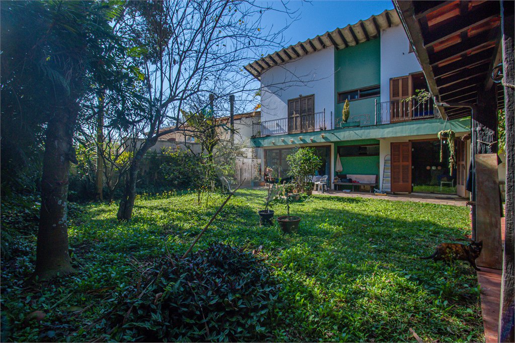 Casa à venda com 4 quartos, sendo 2 suítes, em Chácara Flora, São Paulo, SP