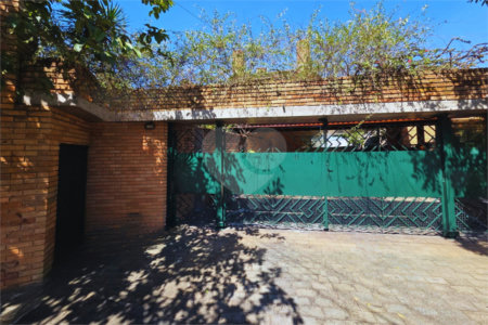 Casa à venda com 4 quartos, sendo 2 suítes, em Cidade São Francisco, São Paulo, SP