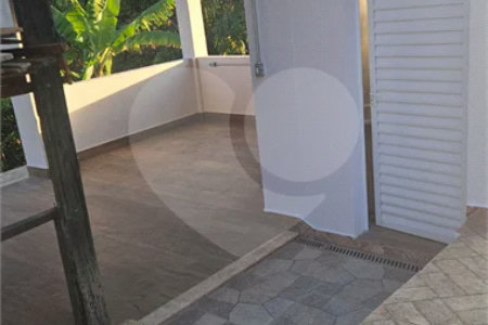 Indaiatuba- condominio Vale das Laranjeiras - Itaici - Terreno 3040,00 ms- construida 220ms - 3 dormitórios, sendo 2 suítes e uma suíte master com closet, além de uma sala ampla com 3 ambientes, Cozinha planejada,, campo de futebol/vôlei, Area de lazer com piscina, espaço gourmet com churrasque