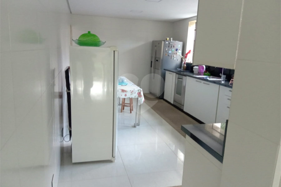 Sobrado à venda ou para alugar com 4 quartos, sendo 2 suítes, em Serra da Cantareira, Mairiporã, SP