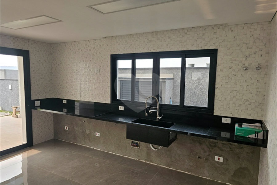 Sobrado à venda com 4 quartos, sendo 3 suítes, em Mariápolis Ginetta, Vargem Grande Paulista, SP