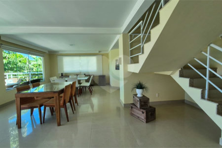 Casa à venda com 6 quartos, sendo 4 suítes, em Ferradura, Armação dos Búzios, RJ