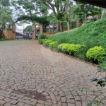 Casa à venda ou para alugar com 3 quartos, sendo 1 suíte,  no condomínio Parque Petrópolis 4 Secção, Mairiporã - SP