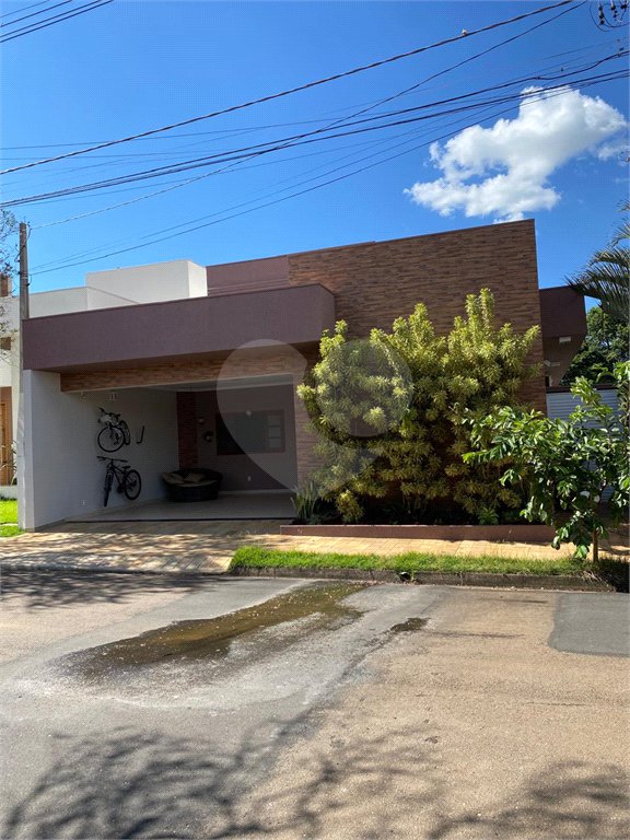 Excelente casa com muito boa localização no Condomínio Eldorado á venda.