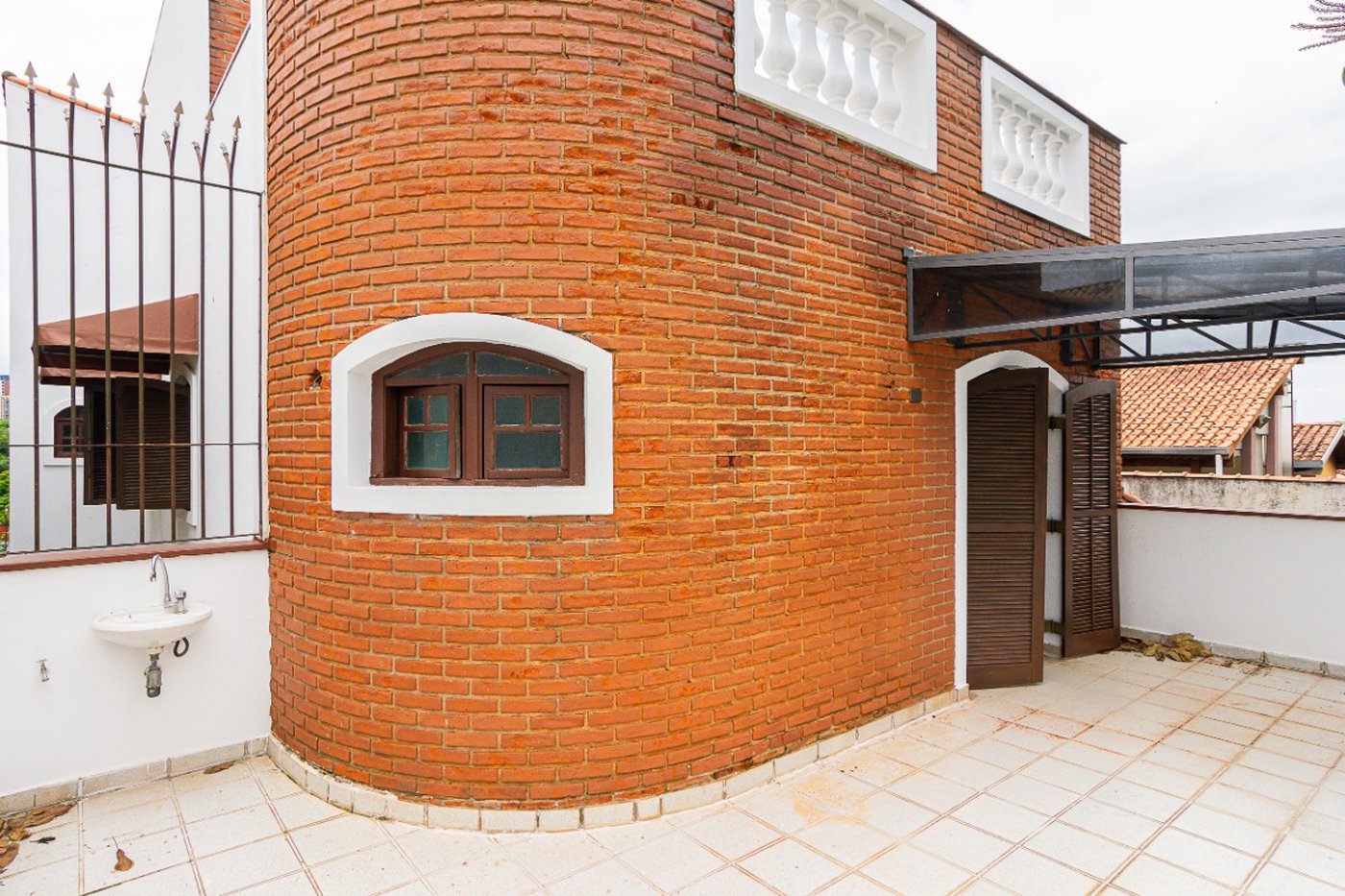 Sobrado à venda 187m² com 5 quartos, sendo 2 suítes, em Conjunto Residencial Butantã próximo à USP