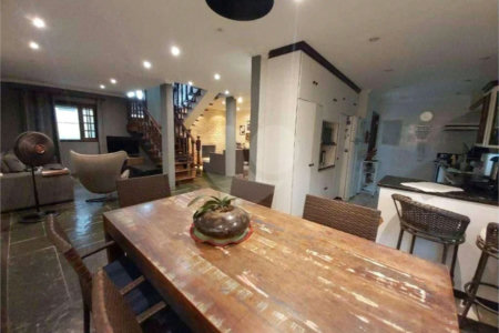 Casa à venda no Condomínio Vista Alegre Sede em Vinhedo/SP