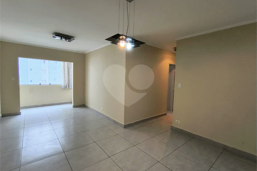 Apartamento com 2 Dormitórios , amplo com 77 metros e com vaga de garagem fixa