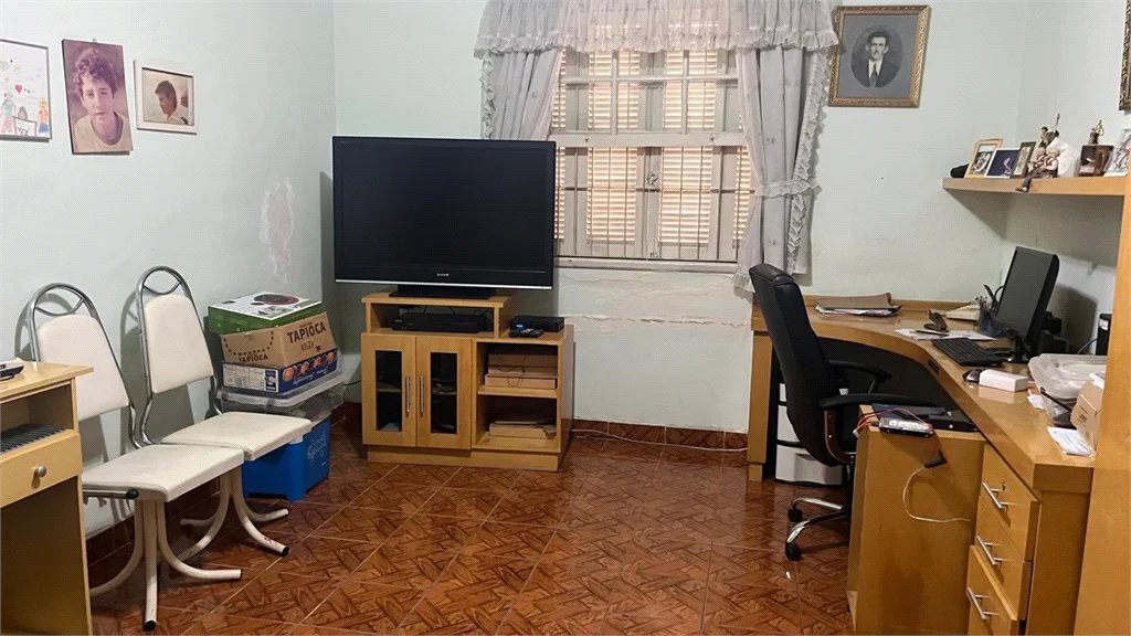 Procurando tranquilidade sem abrir mão da praticidade? Esta casa na Rua Diogo Ortiz oferece o equilíbrio perfeito.