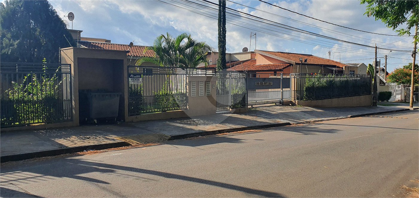 Casa térrea para locação e venda no Condomínio Mont Carlo I