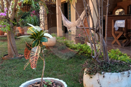 Sobrado com 3 quartos à venda com área gourmet completa e 5 vagas de garagem – Santa Marta - São Carlos/SP