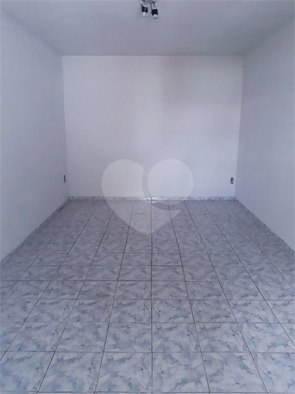 Casa térrea + Sala Comercial na Vila Prado.