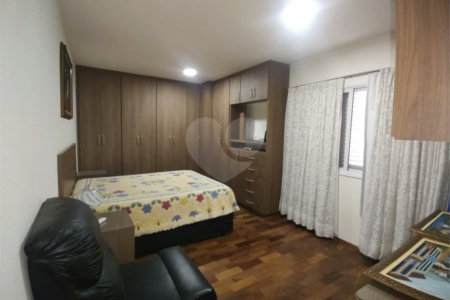 Casa à venda com 3 suítes no condomínio Morada das Hortênsias, São Paulo - SP