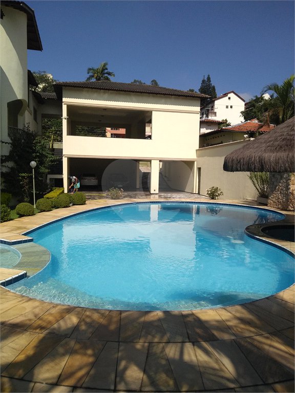 Sobrado à venda com 4 quartos, sendo 3 suítes,  em Horto, São Paulo, SP