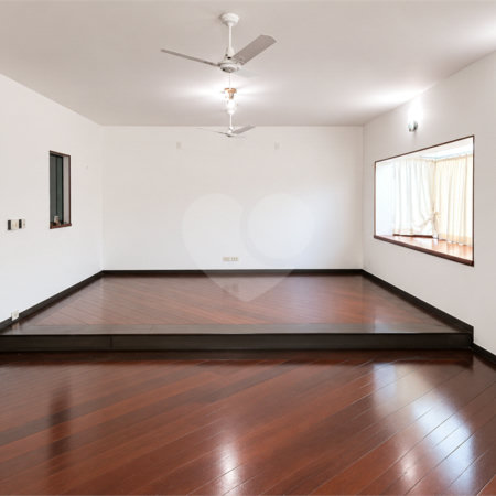 Sobrado à venda com 4 quartos, sendo 2 suítes, em Vila Pires, Santo André, SP