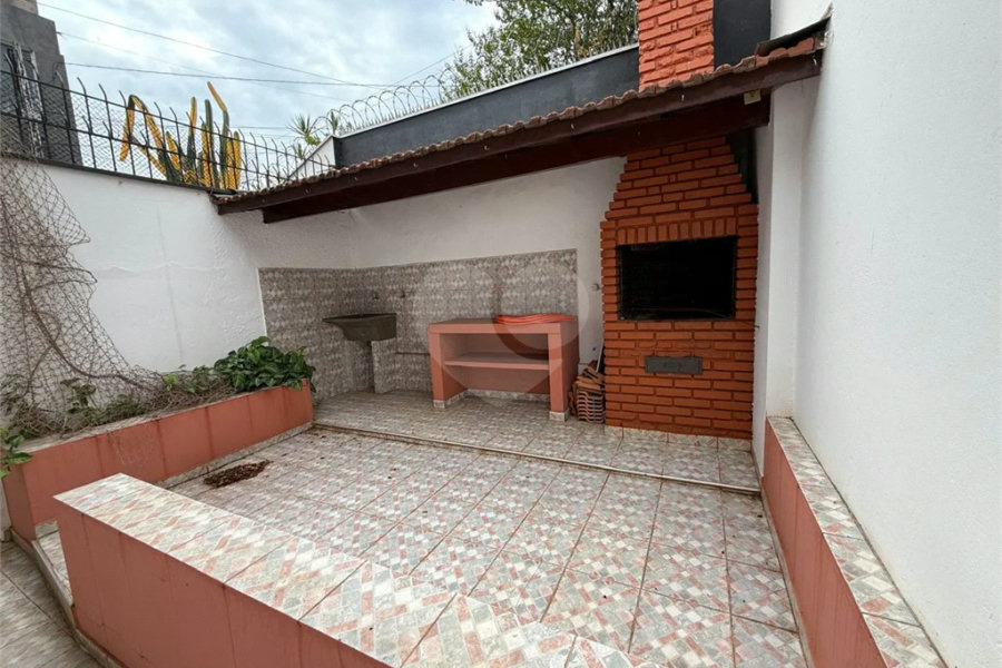 Excelente Casa de Esquina na Vila Monteiro – Oportunidade para Moradia ou Comércio