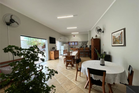 Casa à venda com 3 suítes em Jardim Shangri-lá, Itapetininga, SP